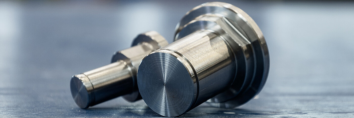 CNC Drehen und Fräsen - schnell, flexibel und effizient Dreh- und Frästeile nach Bedarf und Anforderung. Ob Prototyp, Einzelteil oder kleine Losgrößen, wir fertigen nach Ihren Wünschen.