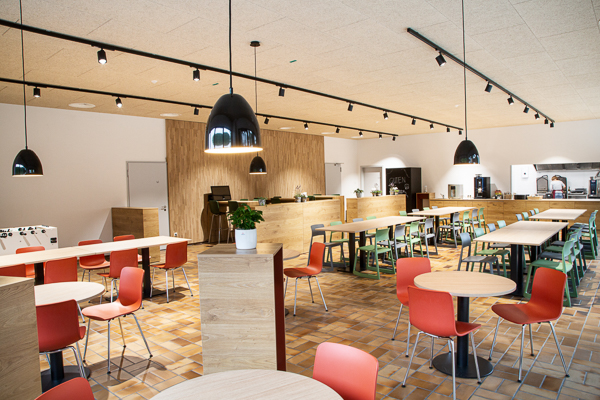 Bei B+G Metall wird im hauseigenen Bistro für das leibliche Wohl der Mitarbeiter gesorgt, frisch, saisonal und völlig kostenfrei. Das Highlight in den zahlreichen Benefits für die Angestellten in Büro und Produktion