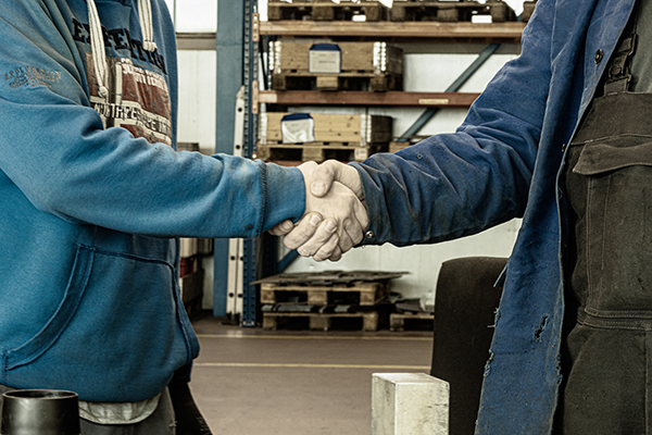 Nachhaltiges Handeln im Unternehmen ist nicht nur ein Thema von Energie und Ressourcen. Wir achten auf ein gutes Miteinander und respektvollen Umgang, denn gute und zufriedene Mitarbeiter sind das wertvollste und nachhaltigste Gut eines Unternehmens.