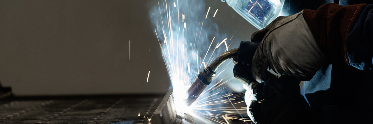 Als zertifizierter Schweißfachbetrieb fügen wir zusammen was zusammen gehört. Mit allen gängigen Schweißverfahren, MIG / MAG / WIG. Auch Aluminium und Edelstahl schweißen gehört zu unseren Kernkompetenzen. Auf unsere Nähte können Sie sich immer verlassen!